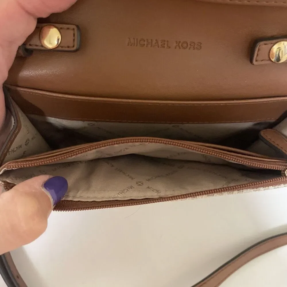 Michael Kors Jet Set Vanilla Multifunctional  Crossbody Wallet Handbag